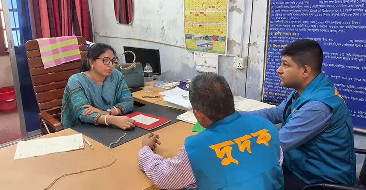 চরভদ্রাসন সাব-রেজিস্ট্রি অফিসে দুদকের অভিযান