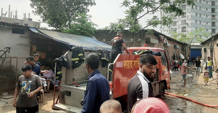 মিরপুরে ঝুটের গুদামে আগুন