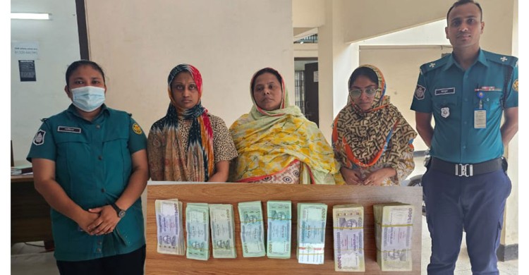 বড় আমলাকে হানি ট্র্যাপ: ১৫ লক্ষাধিক টাকা তিন সুন্দরী গ্রেফতার