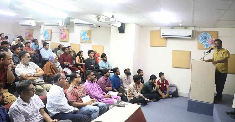 যেকোনো উৎসবকে রাজনৈতিক প্রভাবের ঊর্ধ্বে রাখা জরুরি: বাংলা একাডেমির মহাপরিচালক