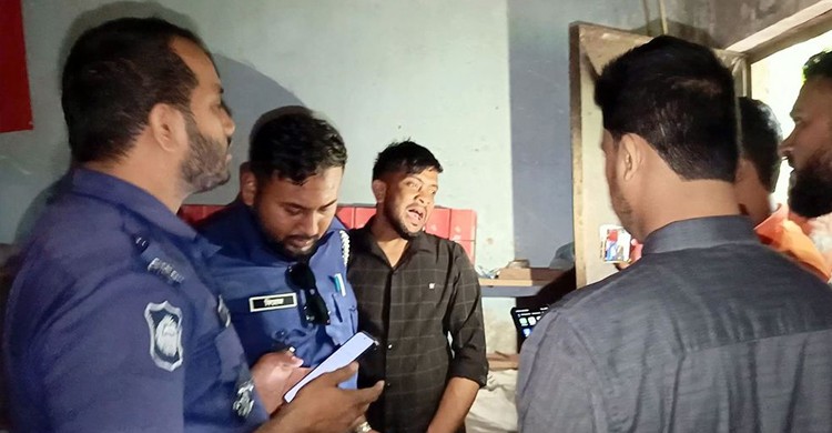 বন্ধুকে অপহরণ করে মুক্তিপণ ও স্ত্রীকে অনৈতিক প্রস্তাব, যুবক আটক