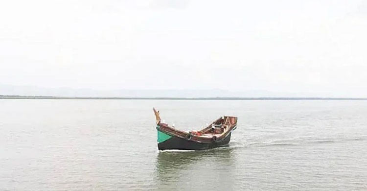 নাফ নদী থেকে ৪ জেলেকে জিম্মি করে নিয়ে গেল আরাকান আর্মি