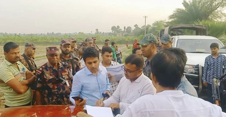 সাতক্ষীরায় কাঠ পুড়িয়ে কয়লা তৈরির কারখানায় টাস্কফোর্সের অভিযান, ৩ লাক্ষ টাকা জরিমানা