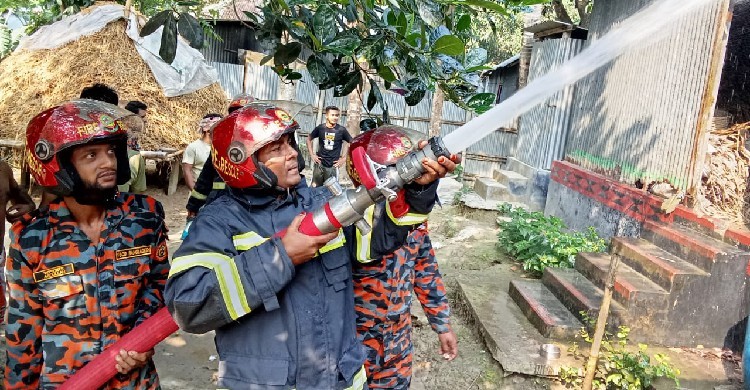 সিংগাইরে আগুনে পুড়ে নগদ টাকাসহ ৯ লক্ষ টাকার ক্ষতি