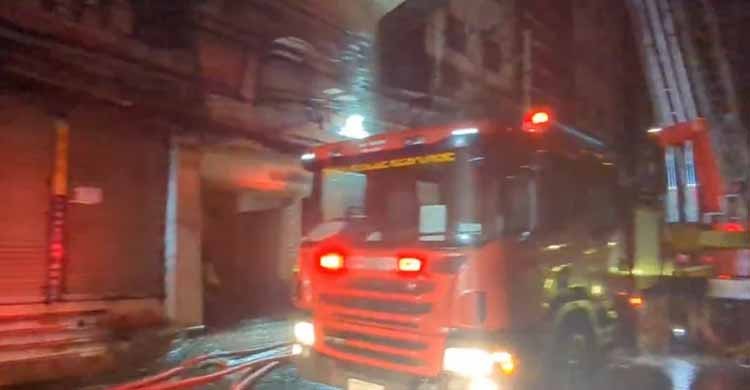 পল্টনে সাব্বির টাওয়ারের লাগা আগুন নিয়ন্ত্রণে