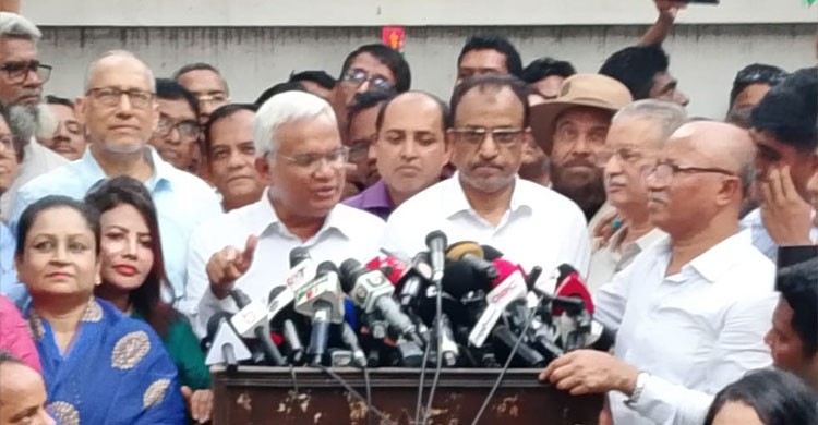 খালেদা জিয়া শারীরিক ও মানসিকভাবে অনেকটাই সুস্থ আছেন: ডা. জাহিদ