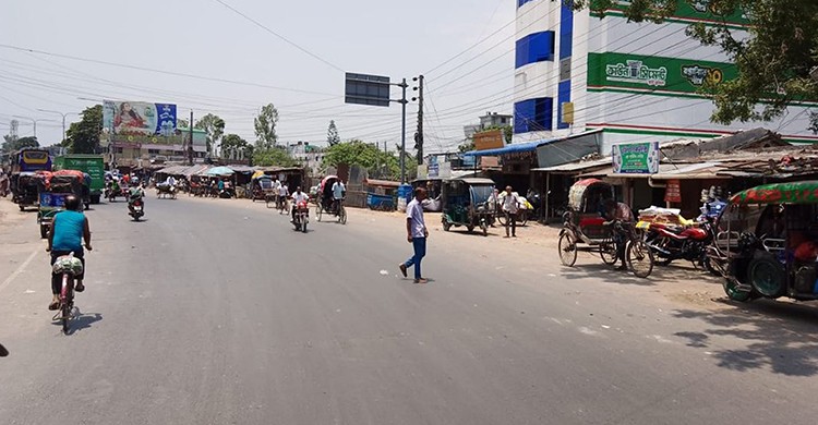 দাবদাহে পুড়ছে দিনাজপুর, রাস্তা-ঘাট ফাঁকা