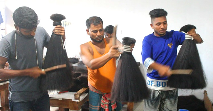 মেয়েদের ঝরে পড়া চুল রপ্তানি করে কোটি টাকা আয়