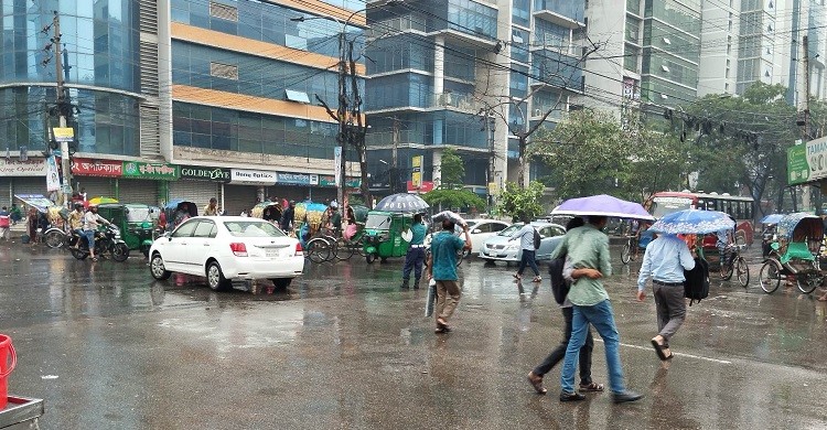 রাজধানীতে নামল স্বস্তির বৃষ্টি