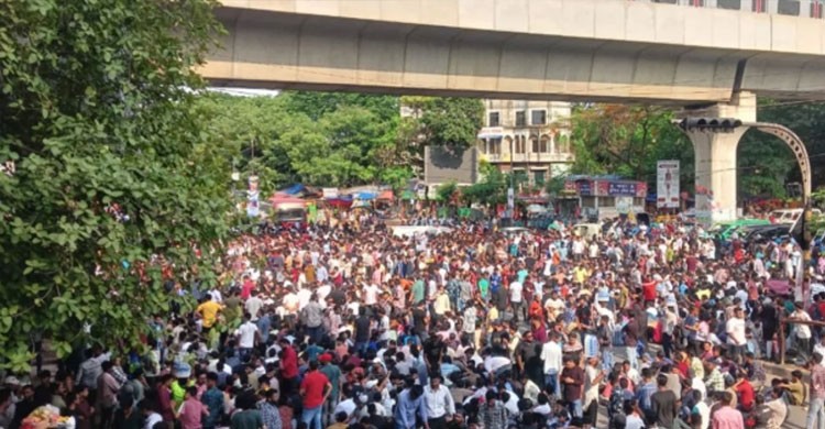 সাম্য হত্যার বিচারের দাবিতে শাহবাগ অবরোধ, যান চলাচল বন্ধ