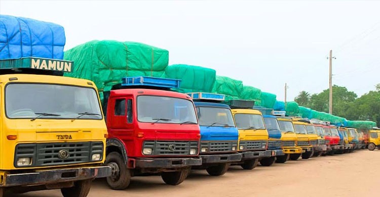স্থলপথে রপ্তানিতে ভারতের নিষেধাজ্ঞা, বেনাপোলে আটক ৩৬ ট্রাক গার্মেন্টস পণ্য