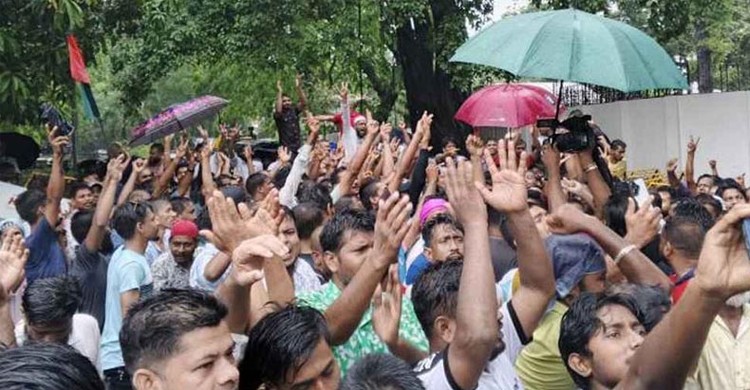 হাইকোর্টে রিট খারিজ, ইশরাক সমকর্থদের আনন্দ মিছিল
