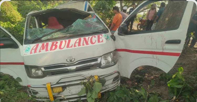 ব্রাহ্মণবাড়িয়ায় ডাকাতের হাত থেকে লাশবাহী অ্যাম্বুলেন্সের শেষ রক্ষা হলো না,  নারীসহ আহত ৯