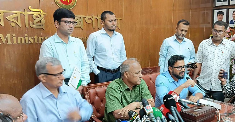 ১২ ঘণ্টার মধ্যে কোরবানির বর্জ্য অপসারণ করা হবে: স্বরাষ্ট্র উপদেষ্টা