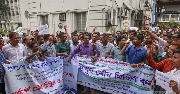 অচলের পর সচিবালয় কর্মচারী নেতাদের সাথে আলোচনার উদ্যোগ