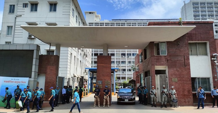 সচিবালয় ঘিরে কঠোর নিরাপত্তা বলয়, ঢুকতে পারেনি সাংবাদিকরাও