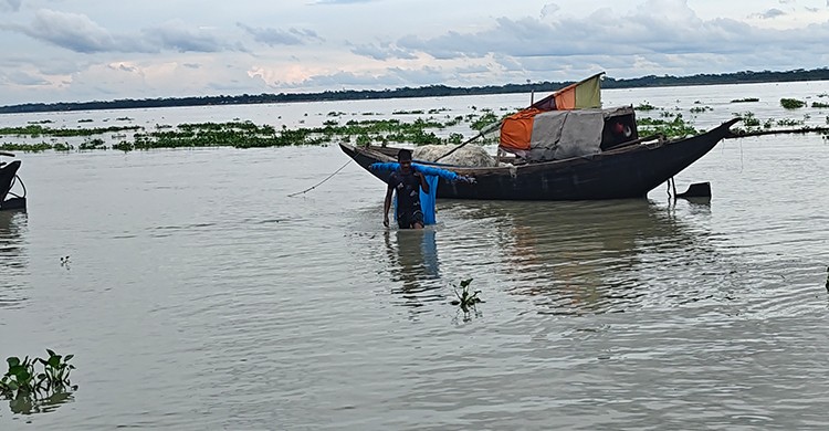 ৪৩ দিন পার হলেও প্রণোদনার চাল পায়নি উপকূলের জেলেরা