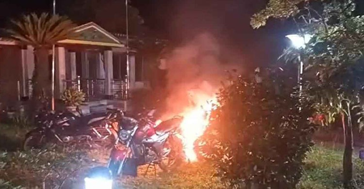 রংপুরে জিএম কাদেরের বাড়িতে হামলা ও অগ্নিসংযোগ