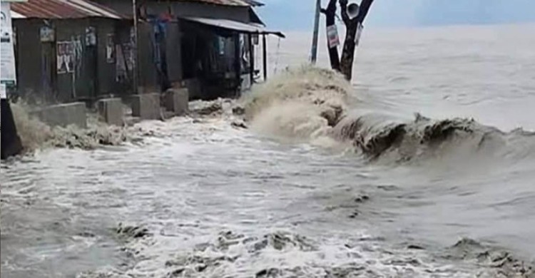 উপকূল অতিক্রম করেছে গভীর নিম্নচাপটি, ভারী বৃষ্টি হতে পারে আজও