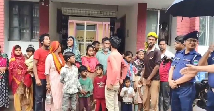 সীমান্তে পুশইনকৃত ২৩ বাংলাদেশিকে স্বজনদের কাছে হস্তান্তর