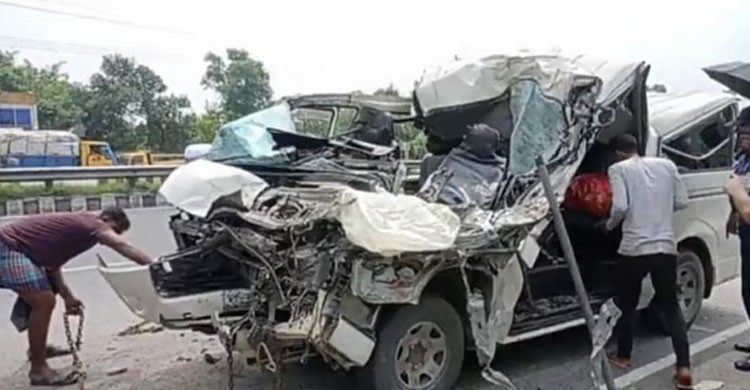 ঢাকা -টাঙ্গাইল সড়কে দুর্ঘটনায় দুই পুত্রসহ পিতার মৃত্যু মর্মান্তিক