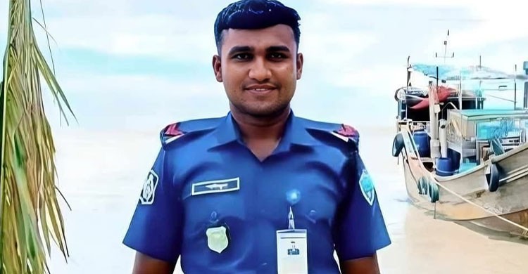 ট্রলারডুবিতে প্রাণ গেল কনস্টেবল সাইফুলের, কফিনে ফিরলেন গ্রামের বাড়ি