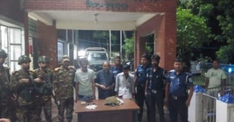 কিশোরগঞ্জে নিকলীতে যৌথবাহিনীর অভিযানে মাদকসহ ৩ জন আটক