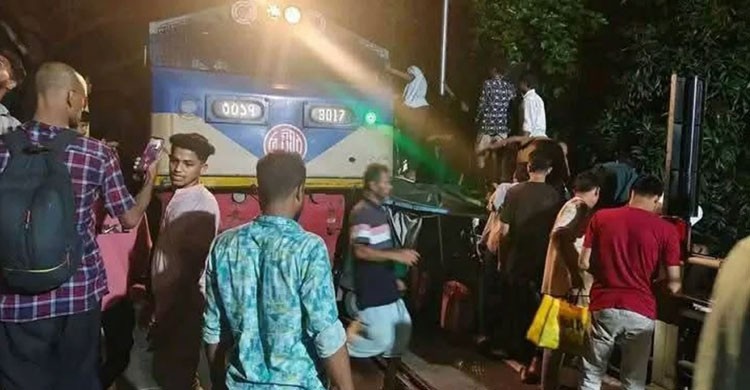 কালুরঘাট সেতুতে দুর্ঘটনা : বরখাস্ত ৪ রেলকর্মী, তদন্ত কমিটি গঠন