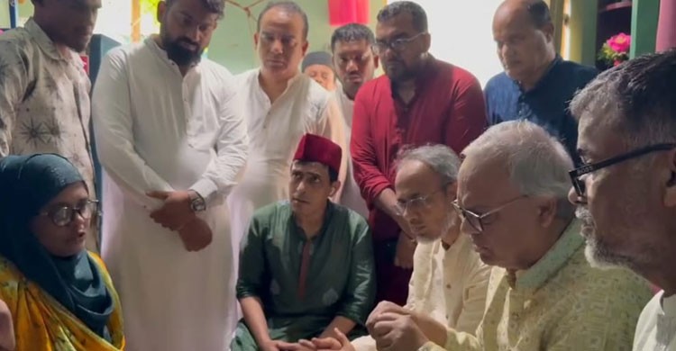 ঈদের দিনে গুম এবং চব্বিশের গণঅভ্যুত্থানে শহিদ পরিবারের কাছে ভারপ্রাপ্ত চেয়ারম্যানের শুভেচ্ছা নিয়ে যান রিজভী