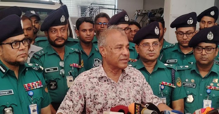 পুলিশের কেউ মামলা বাণিজ্যে জড়ালে বাড়িতে পাঠিয়ে দেওয়া হবে: স্বরাষ্ট্র উপদেষ্টা