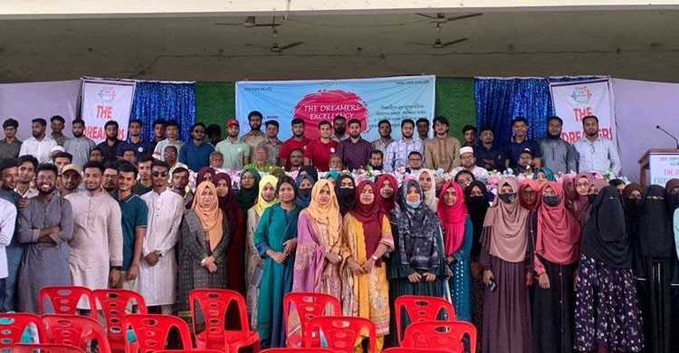 দেড় শতাধিক কৃতি শিক্ষার্থীকে সংবর্ধনা দিল 'দ্যা ড্রিমার্স'