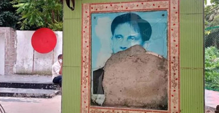 মাতৃভাষা দিবসের রফিকুল ইসলামের ম্যুরাল ভাঙচুর: ক্ষুব্ধ মুক্তিযোদ্ধা ও সাধারণ মানুষ