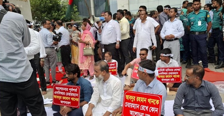 আজও শাটডাউন কর্মসূচি পালন করছেন এনবিআর কর্মকর্তারা