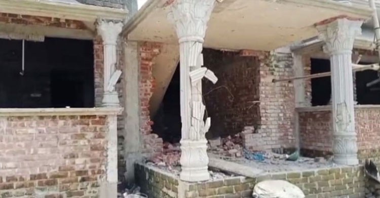 কেন্দুয়ায় পারিবারিক বিরোধের জেরে হামলা, ভাংচুর, লুটপাট ও মাছ নিধনের অভিযোগ