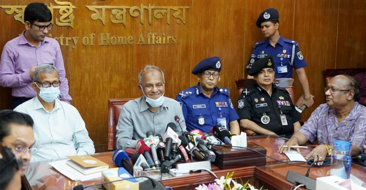 আসিফ মাহমুদের অস্ত্রের লাইসেন্স ও ম্যাগাজিন ইস্যুতে যা বললেন স্বরাষ্ট্র উপদেষ্টা