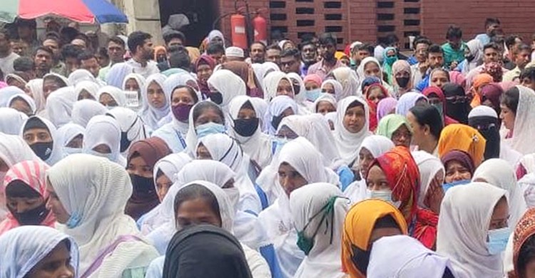 এনাম মেডিকেল কলেজ হাসপাতালে কর্মচারীদের বিক্ষোভ ও কর্মবিরতি