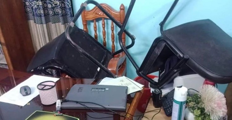 পাটগ্রাম থানায় হামলা চালিয়ে সাজাপ্রাপ্ত ২ আসামি ছিনতাই, ওসিসহ আহত ২০