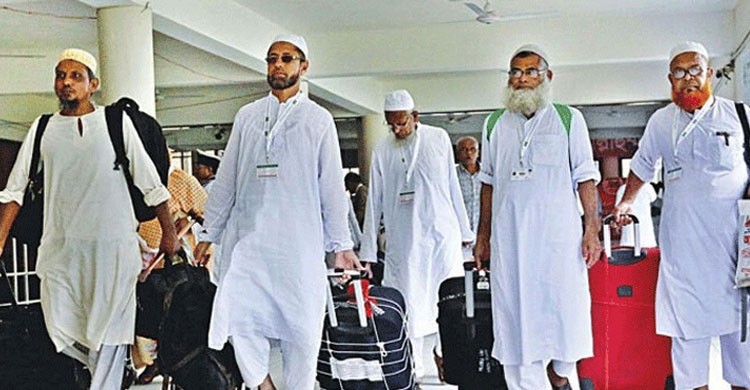 হজ শেষে দেশে ফিরেছেন ৬৪ হাজারের বেশি হাজি