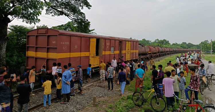 জীবননগরে মালবাহী ট্রেনের বগি লাইনচ্যুত, খুলনার সাথে সারাদেশের রেল যোগাযোগ বিচ্ছিন্ন