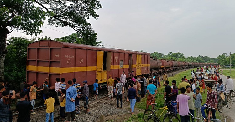 ৫ ঘণ্টা পর খুলনার সঙ্গে সারাদেশের ট্রেন চলাচল স্বাভাবিক