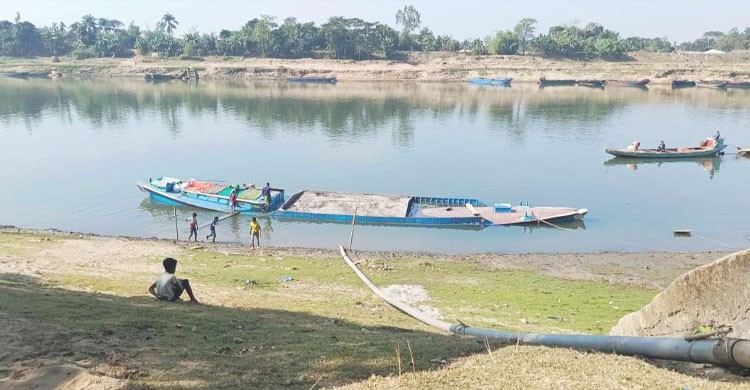পাটলাই বিআইডব্লিউটিএ ঘাটে ফ্যাসিস্ট রতন বাহিনীর বেপরোয়া চাঁদাবাজির অভিযোগ