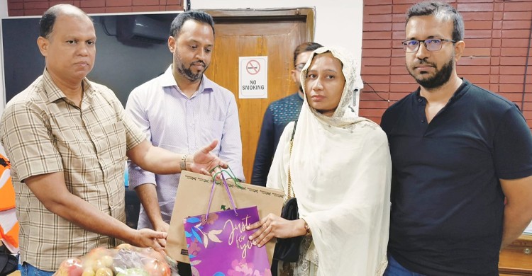 শহীদ আব্দুল্লাহ বিন জাহিদের মায়ের সাথে সাক্ষাৎ করে জিসানের চিকিৎসা খোঁজ নিলেন তারেক রহমান