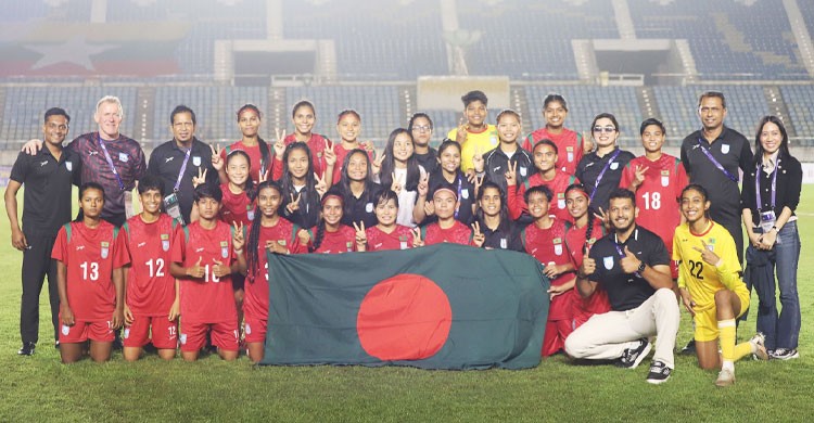 নারী ফুটবল দলকে ৫০ লাখ টাকা পুরস্কার ঘোষণা ক্রীড়া উপদেষ্টার