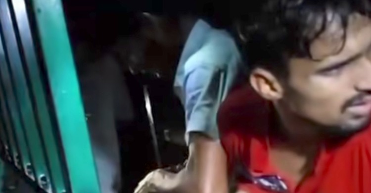 বাবা-মা মিলেই পানিতে ফেলে হত্যা করে যমজ কন্যা শিশুদের