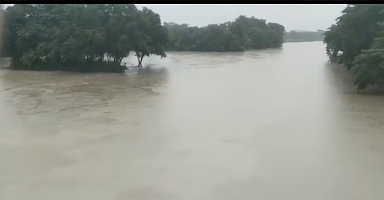 কুমিল্লা গোমতী নদীর পানি বাড়ছে, প্রস্তুত ৫৮৩ আশ্রয়কেন্দ্র