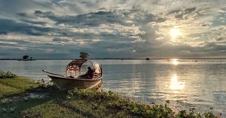 অবিরাম বৃষ্টি থেমে রোদ উঠবে কোন সকালে