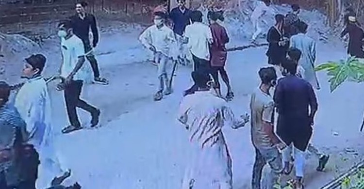 ‘৫ কোটি টাকা চাঁদা’ না পেয়ে পল্লবীতে প্রকাশ্যে ব্যবসাপ্রতিষ্ঠানে হামলা ও গুলি