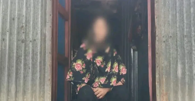 কমলনগরে প্রেমিকের বাড়িতে বিধবা নারীর অনশন