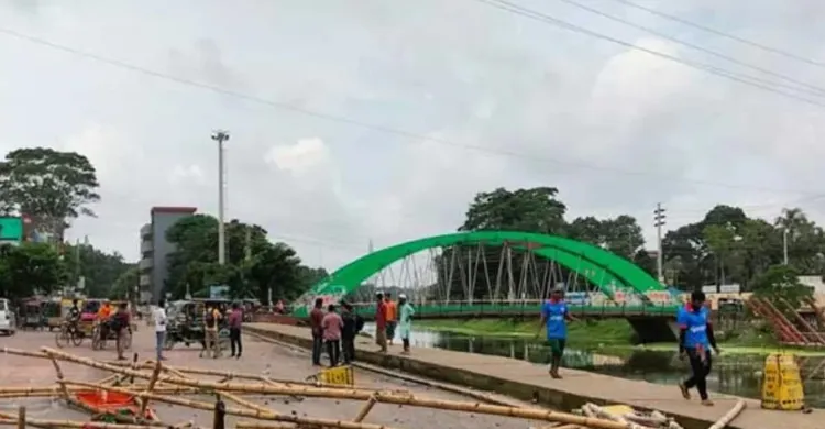 গোপালগঞ্জে এনসিপির সভাকে কেন্দ্র করে সংঘর্ষে ৪ নিহত, কারফিউ জারি, আটক ১৪