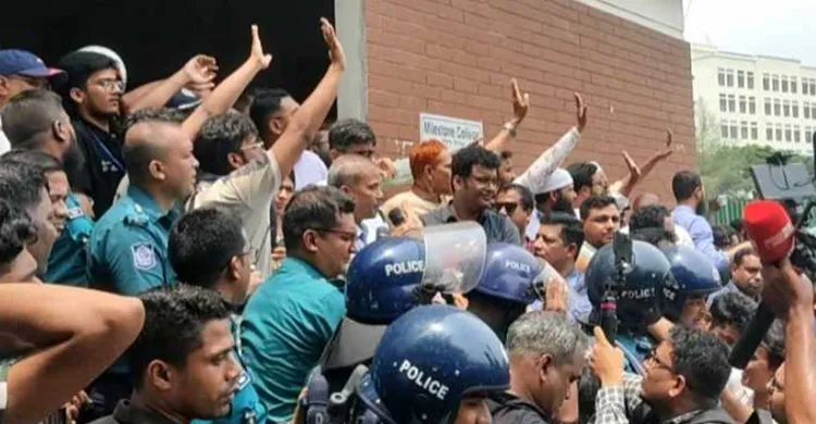 মাইলস্টোন শিক্ষার্থীদের ৬ দফা দাবি মেনে নেওয়া হয়েছে,  উত্তপ্ত অবস্থান আইনশৃঙ্খলা বাহিনীর